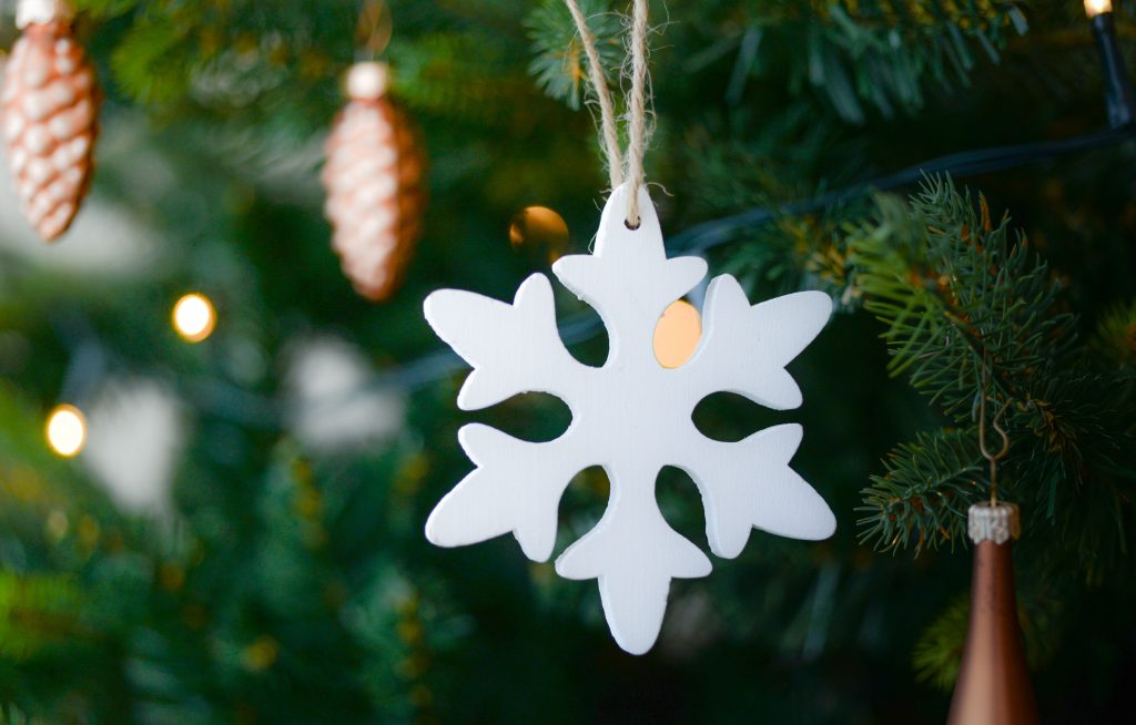 Snowflake Christmas Tree Decoration Wallpaper