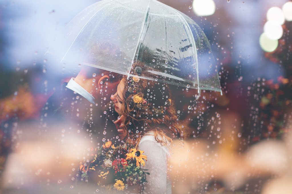 Married Couple Romantic Umbrella Raining Weeding Wallpaper